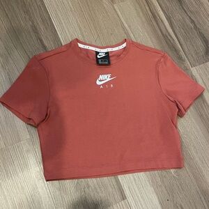 Nike - womens cropped tee never worn!!